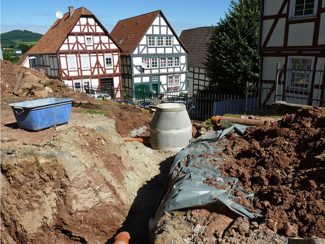 Kanalisierungsarbeiten an St. Crescentius (Foto: Karl-Franz Thiede)